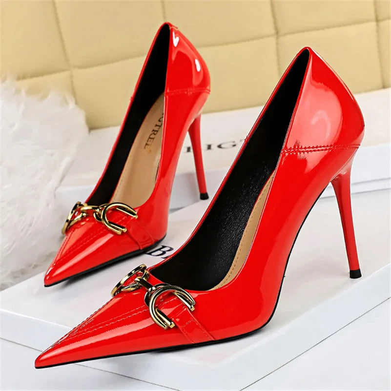 Women 7cm 10cm High Heels Wedding Nude Green Red Pumps Lady Luxury Designer Replica Metal Chain Stiletto Low Heels Fashion Shoes