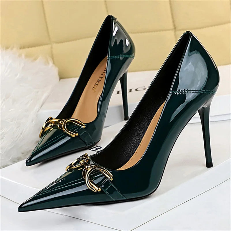 Women 7cm 10cm High Heels Wedding Nude Green Red Pumps Lady Luxury Designer Replica Metal Chain Stiletto Low Heels Fashion Shoes
